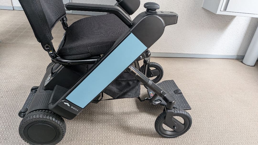 WHILL 電動車椅子Model F 本体・充電付き 画像2