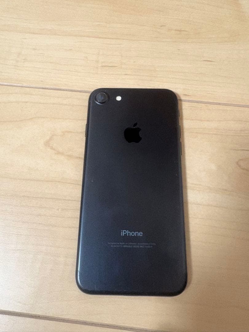 極美品Apple iPhone 7 本体 ブラック 画像2