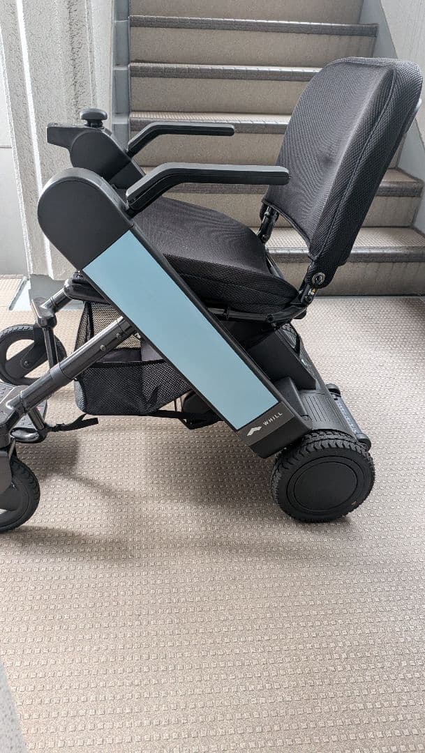 WHILL 電動車椅子Model F 本体・充電付き 画像4