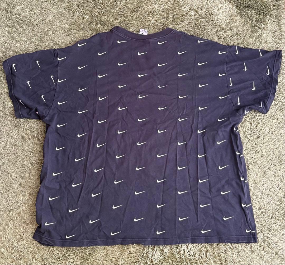 希少 NIKE ナイキ 総柄 スウッシュ Tシャツ ブラック XXL 画像2
