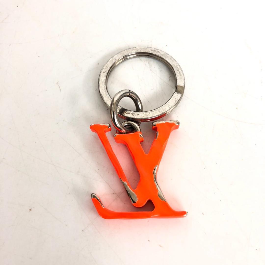 LOUIS VUITTON ルイヴィトン LVロゴ ネオンオレンジ キーホルダー 画像3