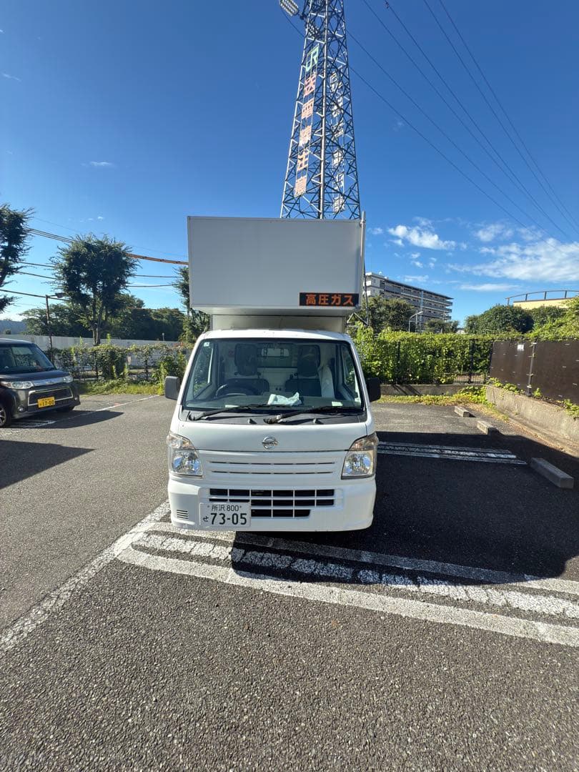 キッチンカー 日産 NT100クリッパー4WD DX 8ナンバー