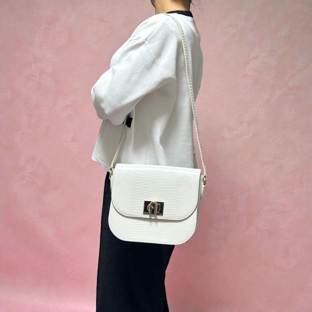 FURLA フルラ 1927 クロコ型押し ショルダーバッグ 斜めがけ可能 白系