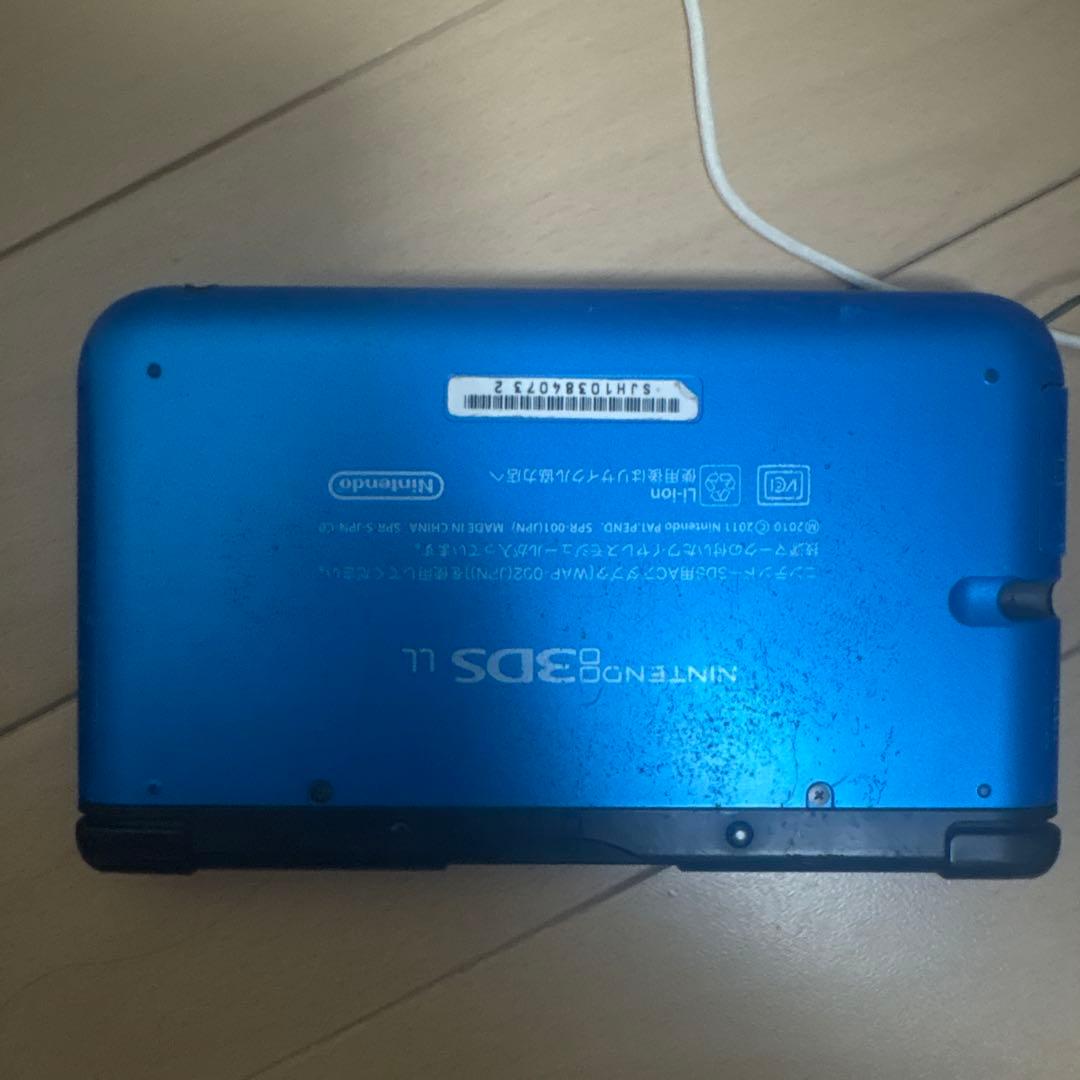 Nintendo 3DS LL 本体充電器付きSDカード付き 画像2