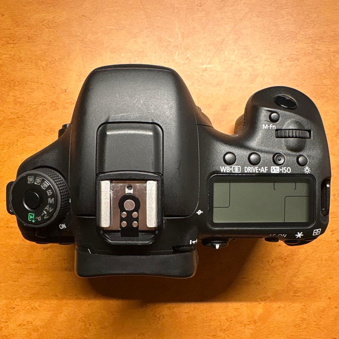 Canon EOS 7D Mark II 本体 純正バッテリー付き 画像2
