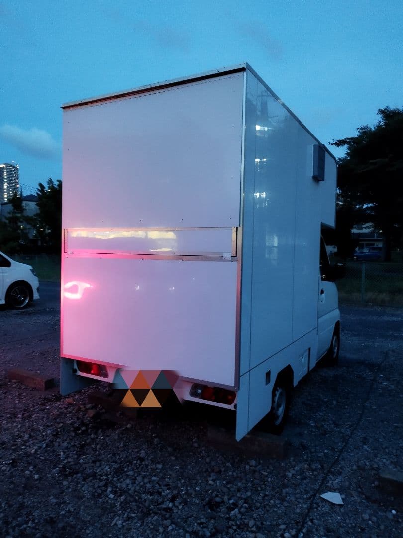 稼げる！フル装備キッチンカー｜3連看板・TV・冷凍冷蔵庫付き｜内外装超綺麗 画像3
