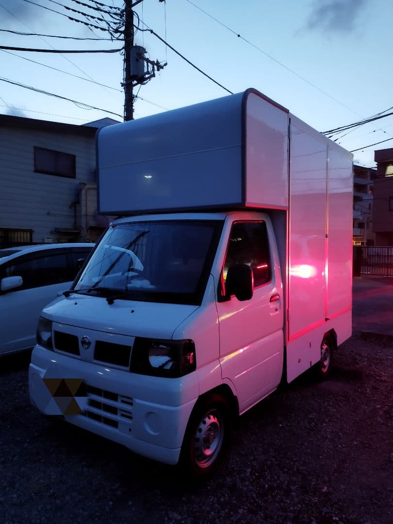 稼げる！フル装備キッチンカー｜3連看板・TV・冷凍冷蔵庫付き｜内外装超綺麗 画像2