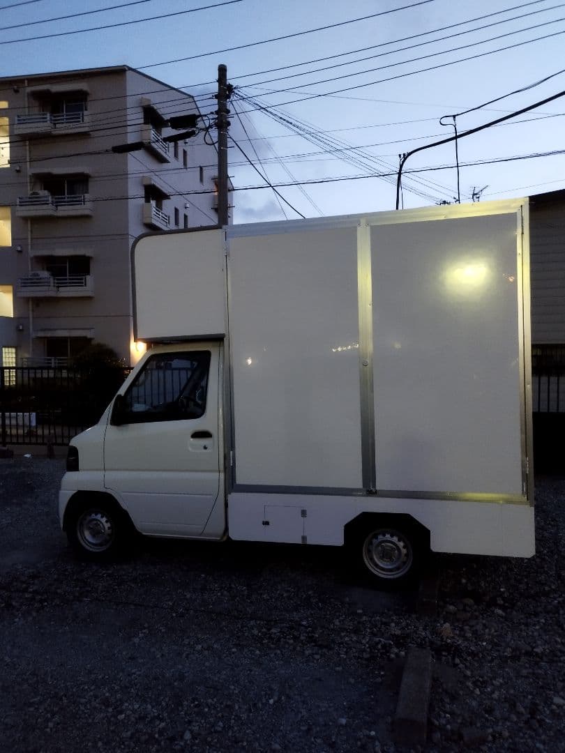 稼げる！フル装備キッチンカー｜3連看板・TV・冷凍冷蔵庫付き｜内外装超綺麗 画像4