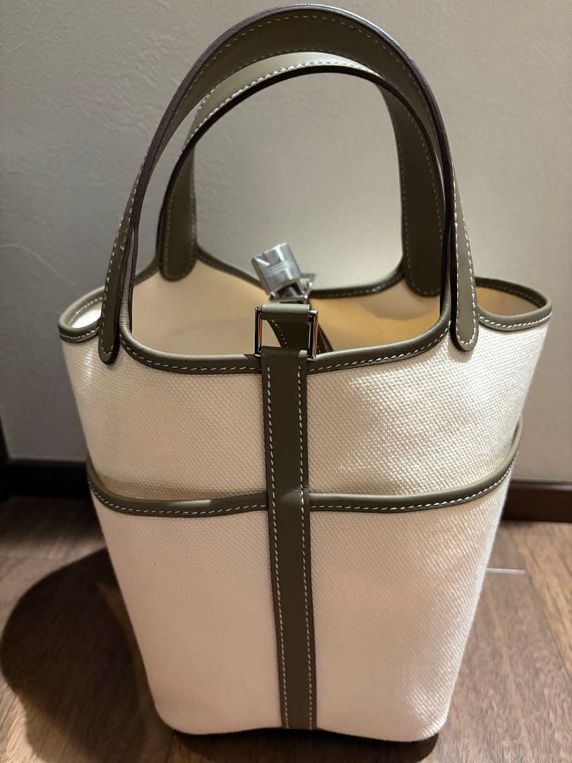 値下げ中！レア色！8月6日に購入HERMÈS ピコタンPM カーゴ