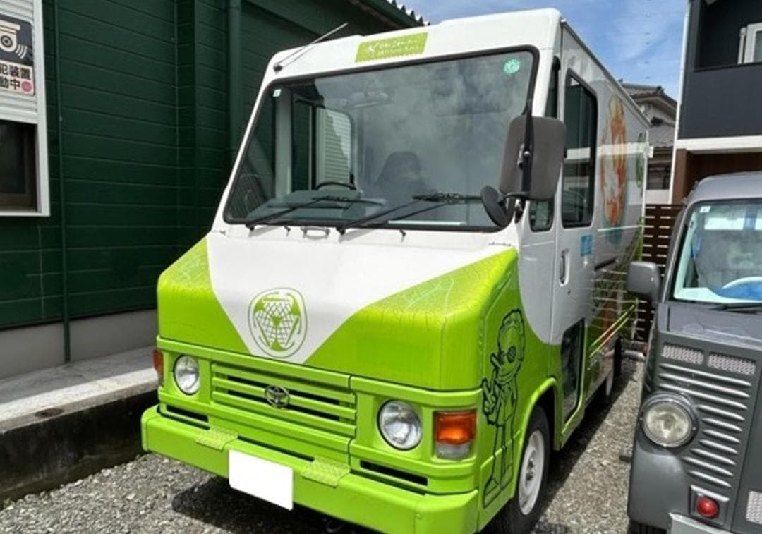 トヨタ クイックデリバリー キッチンカー仕様（ホワイトグリーン）
