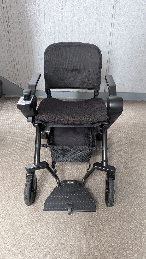 WHILL 電動車椅子Model F 本体・充電付き