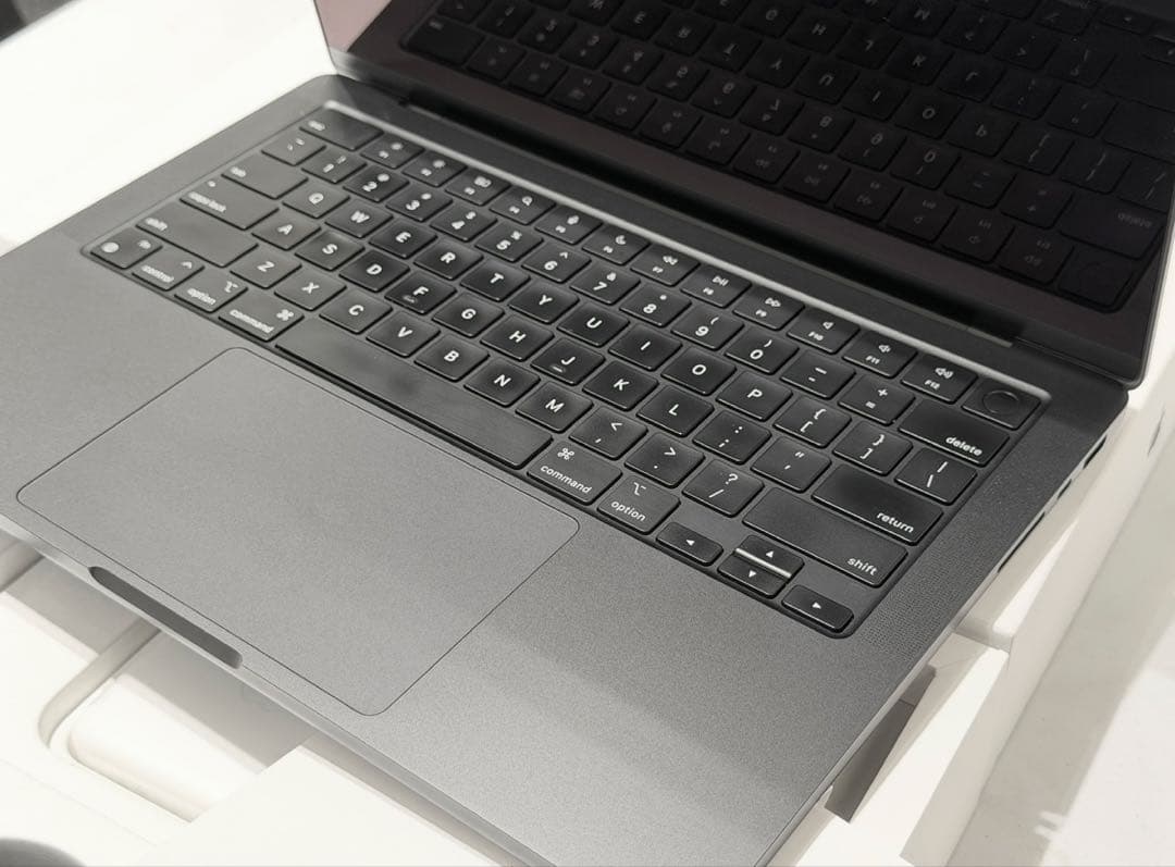 フルスペック MacBook Pro 14 M3 Max 8TB 128GB 画像4